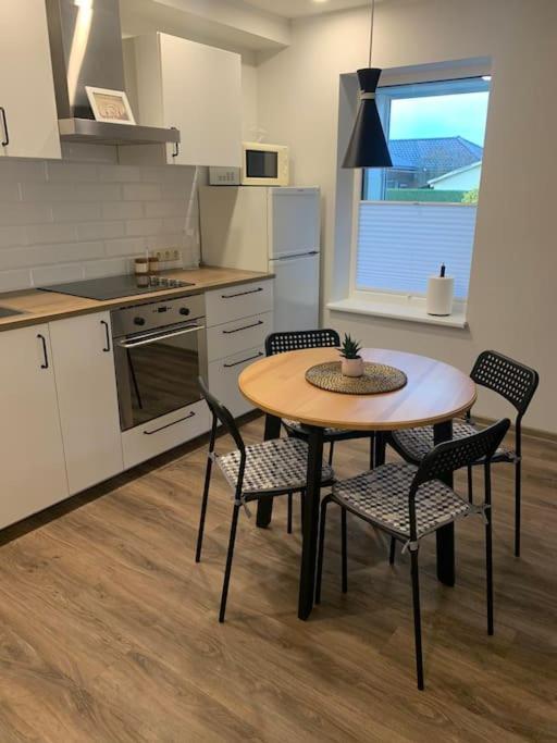 Cozy Apartment In Karmėlava Extérieur photo